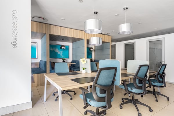 Eigener Schreibtisch in Regus Spoom Green City, Manegg 6