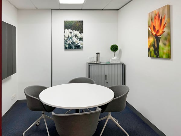 Eigener Schreibtisch in Regus Spoom Green City, Manegg 4