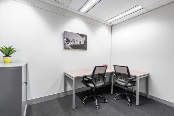 Privater Büroraum für 3 in Regus Spoom Green City, Manegg 2