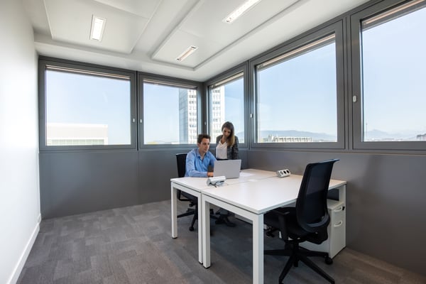 Bureau privé pour 3 à Regus Nations 10