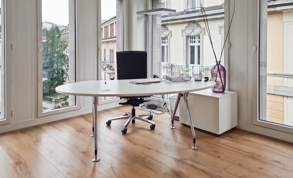 Privater Büroraum für 15 in Regus City Old Town 9