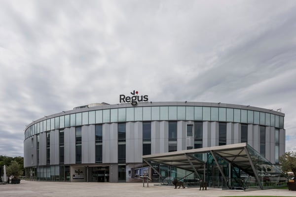 Bureau privé pour 15 à Regus iLife City 2