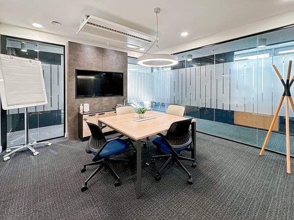 Bureau privé pour 10 à Regus Meyrin 1