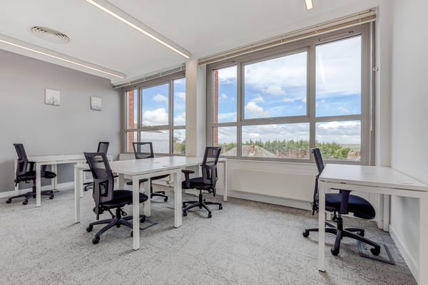 Bureau privé pour 10 à Regus Airport 4