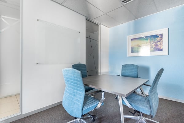 Bureau privé pour 50 à Regus Airport 2