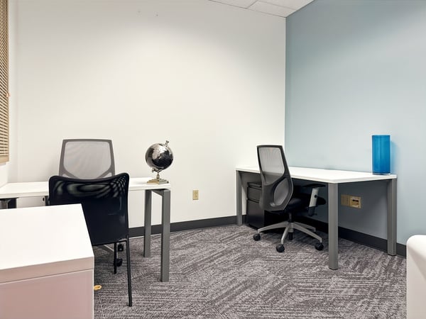 Bureau privé pour 3 à Regus Versoix Station Lakeside 2