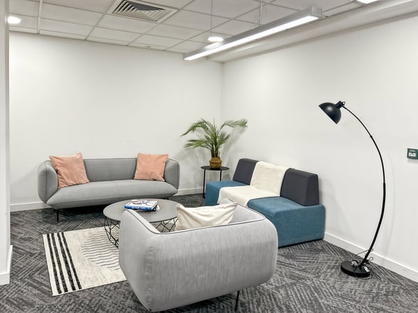 Bureau privé pour 15 à Regus Versoix Station Lakeside 4