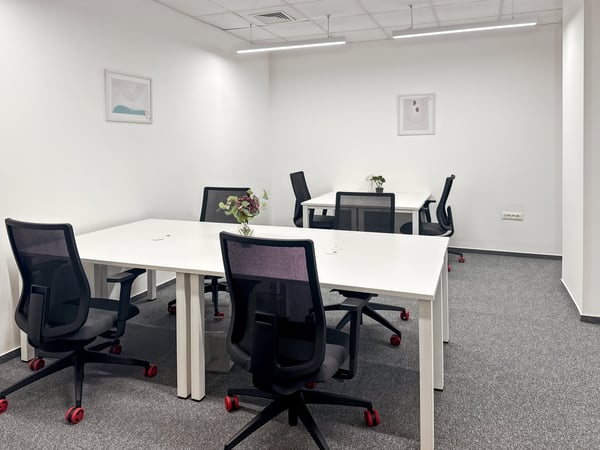 Bureau privé pour 4 à Regus Versoix Station Lakeside 2