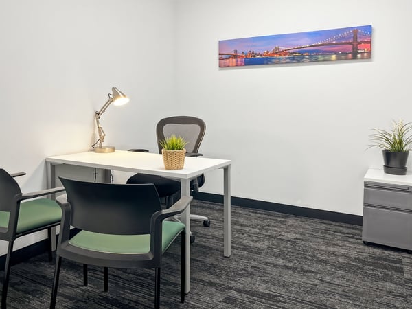 Privater Büroraum für 3 in Regus Spoom Green City, Manegg 2