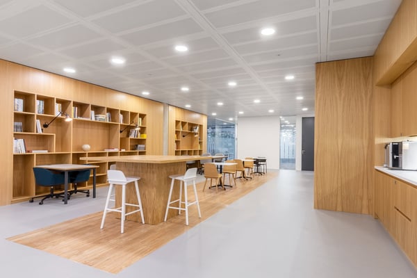 Eigener Schreibtisch in Regus Spoom Green City, Manegg 5
