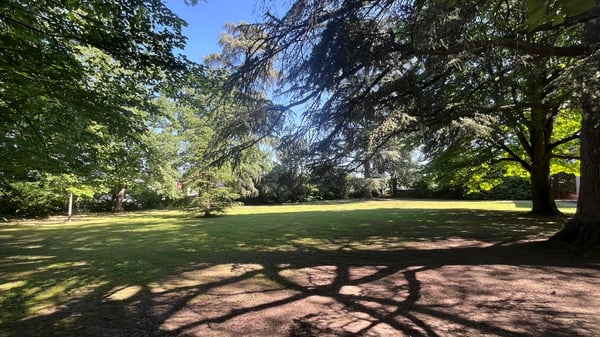 Bâtisse du XIXe siècle dans un parc arboré aux portes de Genève 2