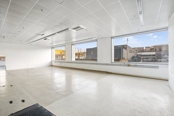 Surfaces mixtes à louer à Plan-les-Ouates 4