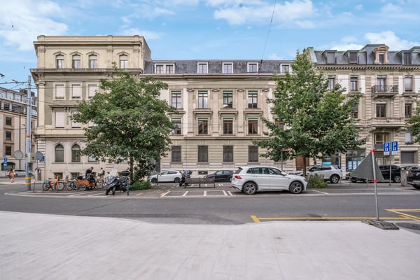 Surfaces de bureaux à louer dans le quartier des banques à Genève 1