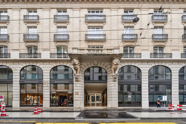 Surface de bureaux au centre ville de Genève, dans un immeuble de haut standing 1