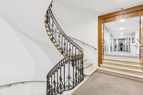 A louer, immeuble de caractère situé dans l'hypercentre 8