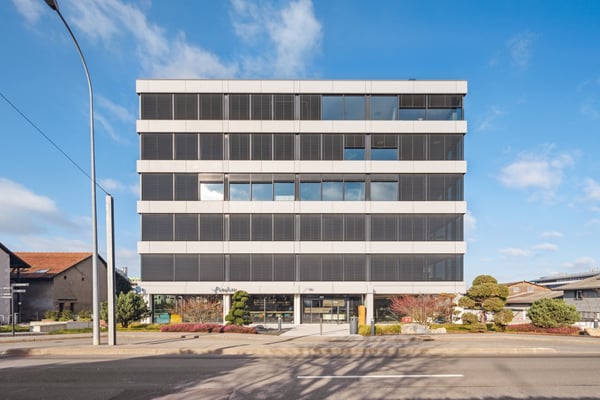 Surface mixte moderne & aménagée à louer 1