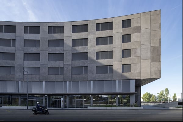 Surfaces mixtes à louer dans un immeuble neuf au pied de la gare 2