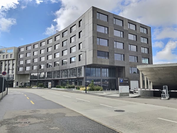 Surfaces mixtes à louer dans un immeuble neuf au pied de la gare 1