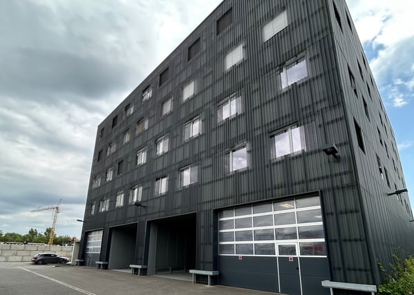 Surfaces mixtes à louer à Satigny 1