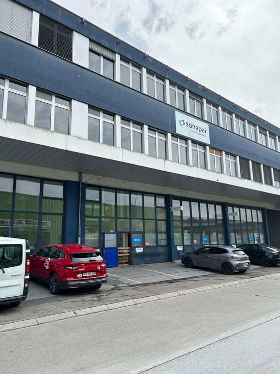 1'703 m2 de surfaces artisanales et administratives à louer au PAV 1