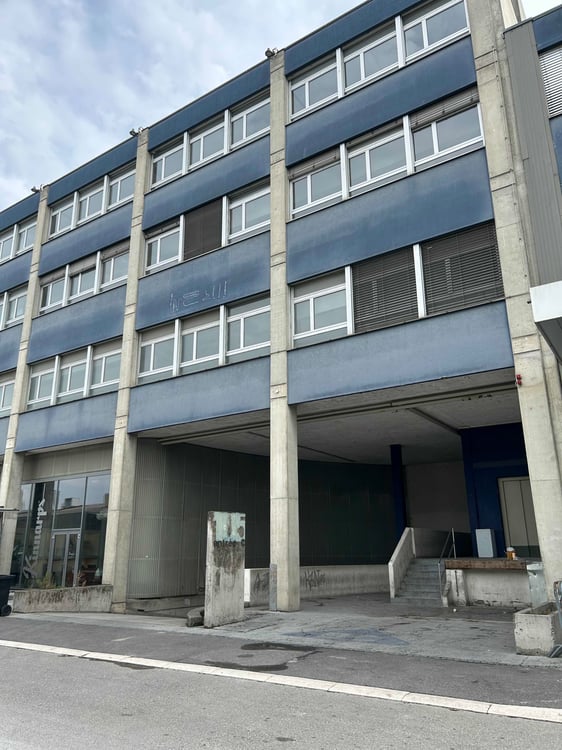 1'703 m2 de surfaces artisanales et administratives à louer au PAV 2