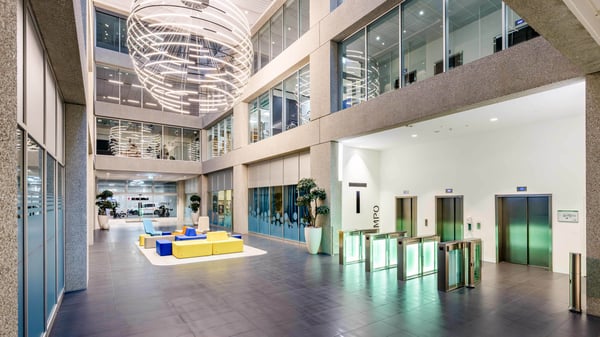 Veuillez découvrir l'immeuble TEMPO, au coeur de la ZIPLO. Batiment moderne et high-tech avec services. 4