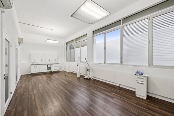 Surface industrielle/stockage à louer 8