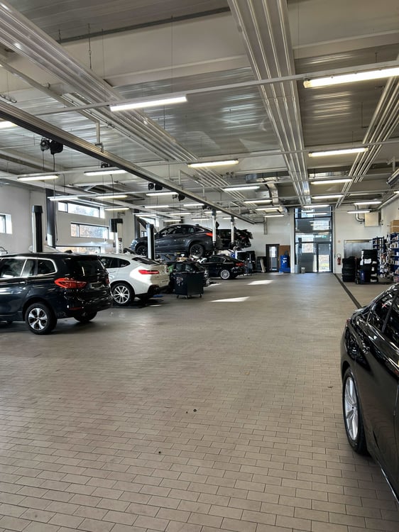 Showroom & ateliers à louer Meyrin 3000 m² Visibilité exceptionnelle & parkings 4