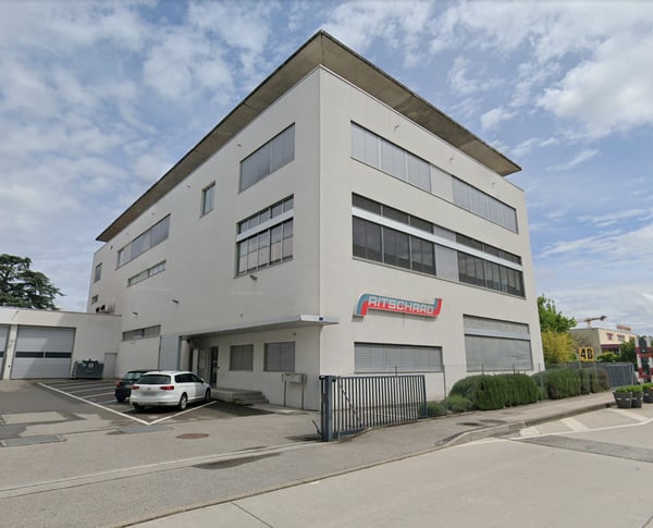 Surface polyvalente de 860 m² à louer| Bureaux & Activité Light Industrielle | Meyrin 1