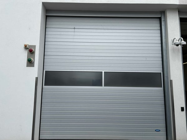 Surface polyvalente de 860 m² à louer| Bureaux & Activité Light Industrielle | Meyrin 6