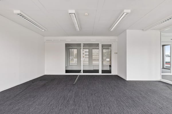 A louer - surface de bureaux au rez-de-chaussée 4