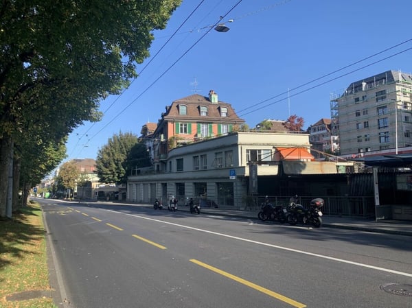Arcade/bureau/locaux à louer 100 & 150 m2 env. 12