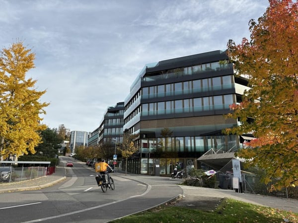Surfaces de bureau aménagées à louer immédiatement à Lausanne. 3