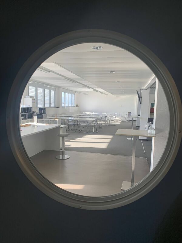 Vaud locaux bureaux, atelier et stockage de 2700 m2 à louer à Cheseaux