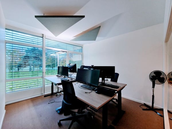 Bureaux clés en main, modernes et lumineux, face au lac. copie 5