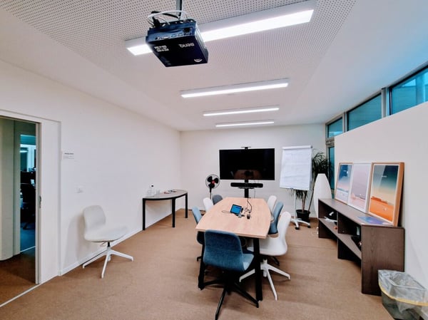 Bureaux clés en main, modernes et lumineux, face au lac. copie 4