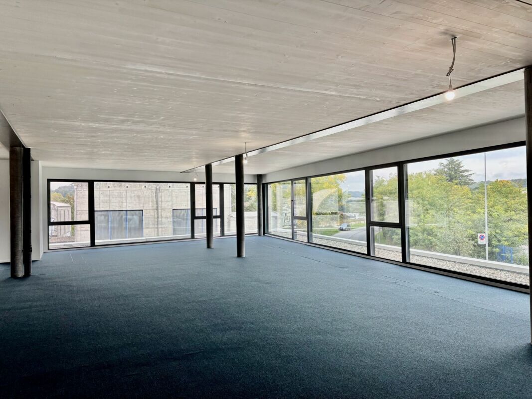 Bureaux neufs et lumineux de standing - face à la gare CFF de Bussigny !