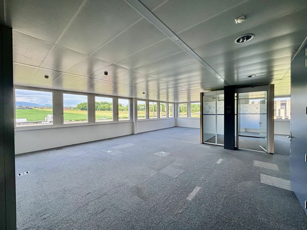 Superbe surface de bureau de 350 à 1500 m2 dans très bel environnement très accessible: CFF & Autoroute