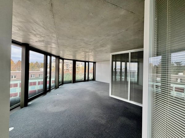 Dernière surface de 120 m², bureaux aménagées à louer immédiatement à Lausanne 6