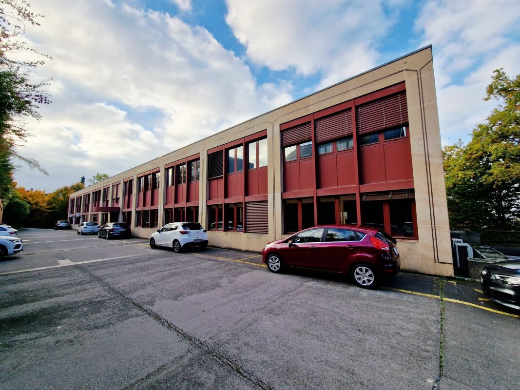 Bureaux lumineux, plug and play avec rampe d'accès !