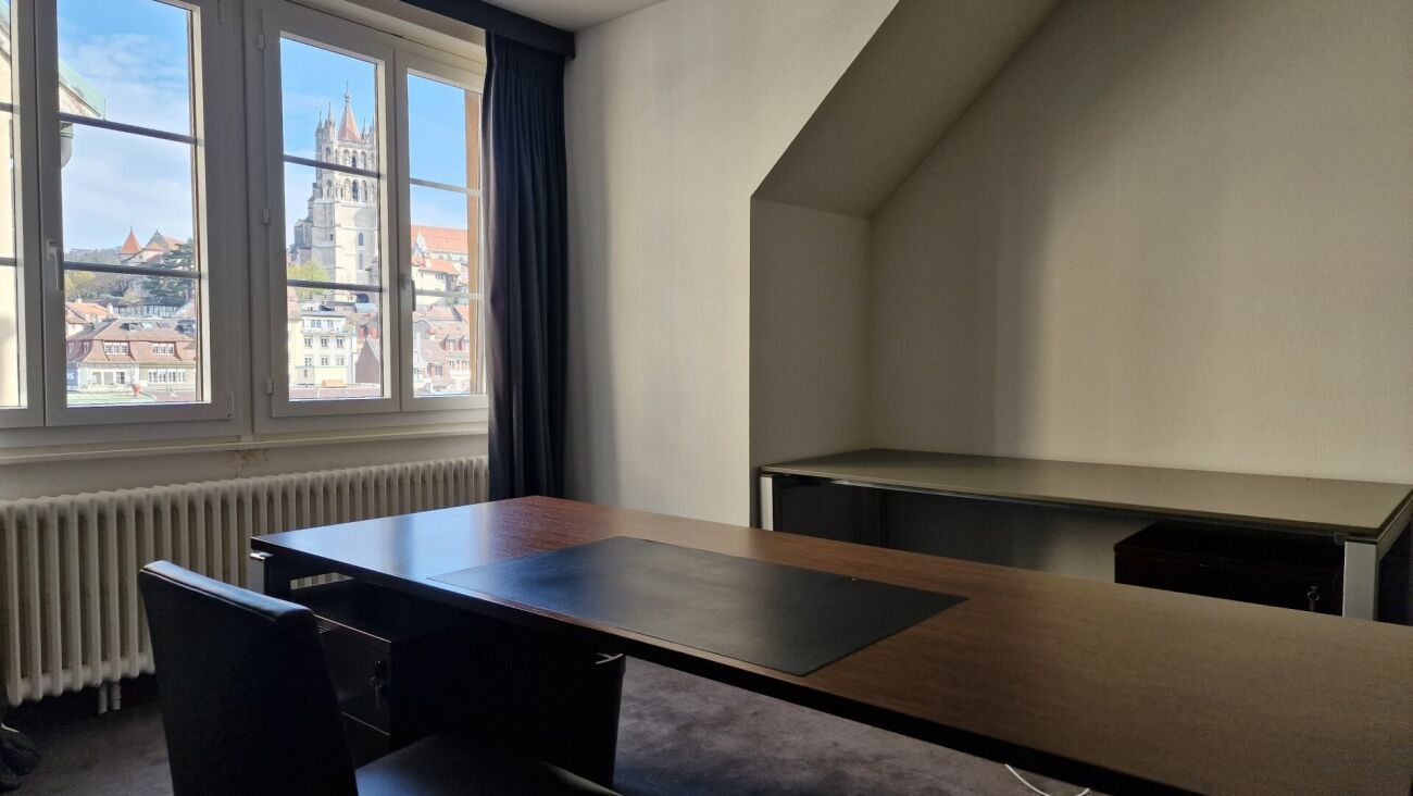 Belle surface administrative de 354m² au coeur de Lausanne: Place Saint-François !
