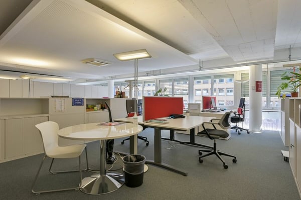 Surfaces de bureau divisibles de 450 à 1400 m2 à louer à Pont Bessières / Caroline / Rue Centrale 6