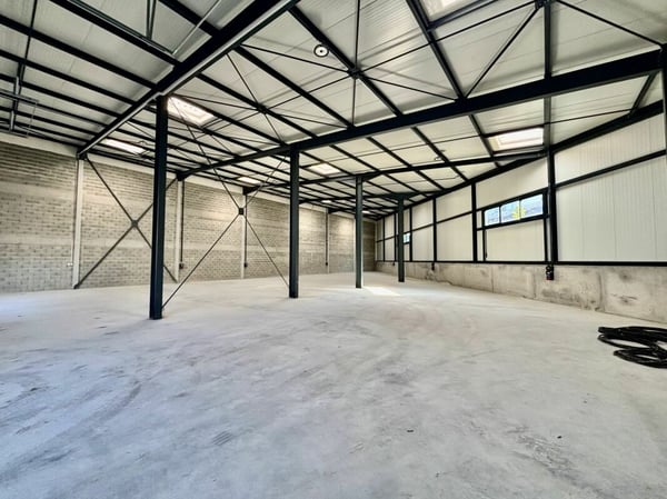 Moudon halle avec bonne hauteur à louer 6