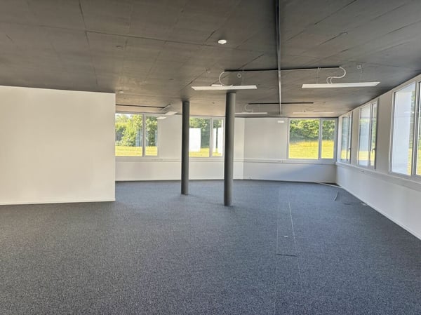 Moudon halle avec bonne hauteur à louer 7
