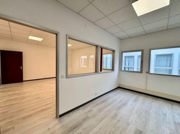Le-Mont en Budron achetez vos bureaux à CHF 1500/m2 ! 330 m2 libres. 4