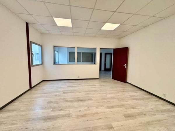 Le-Mont en Budron achetez vos bureaux à CHF 1500/m2 ! 330 m2 libres. 6