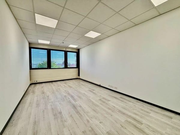 Le-Mont en Budron achetez vos bureaux à CHF 1500/m2 ! 330 m2 libres. 5