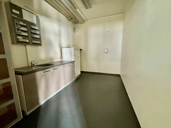 Bureaux, locaux commerciaux, atelier ou laboratoires de plain pied de 350 à 800 m2 4