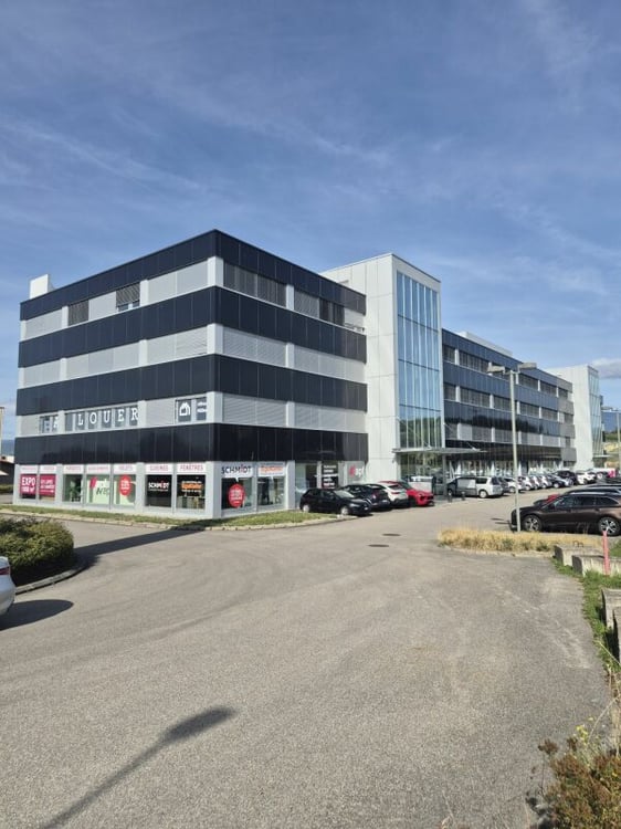 Superbes surfaces de bureaux modernes, accessibilité CFF et parkings 2