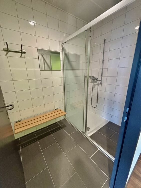 Superbes surfaces de bureaux modernes, accessibilité CFF et parkings 7